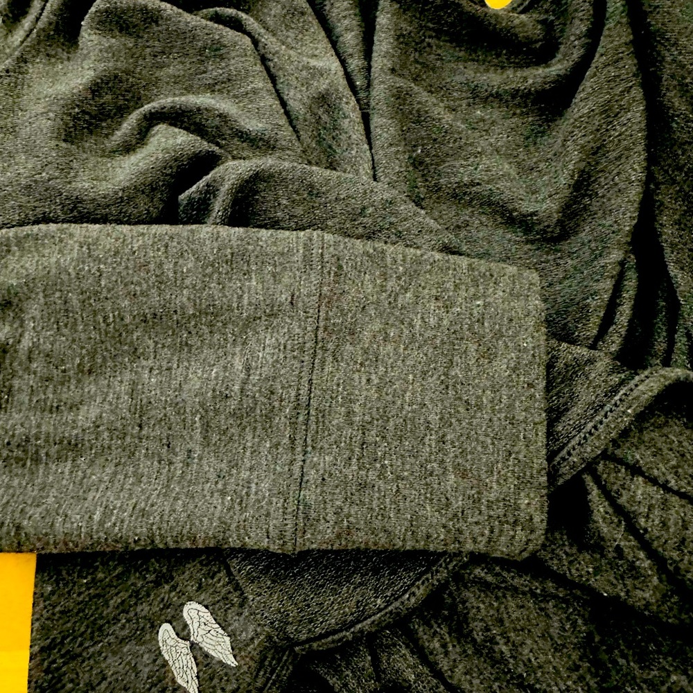 VS open, twist-backed sweatshirt